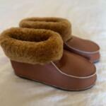 Women's slippers: camel boots Lo Mark + Cueros Latinos