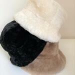 Capelina para mujer:  color negro Lo Mark + Cueros Latinos